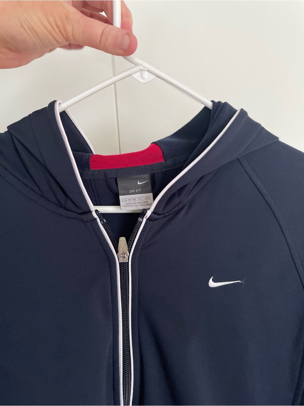 Women’s XL Nike Training Dri-Fit Navy/Red Hooded Jacket - Picture 8 of 11